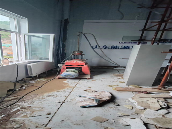 天涯镇地基基础下沉墙体裂缝加固注浆顶升施工